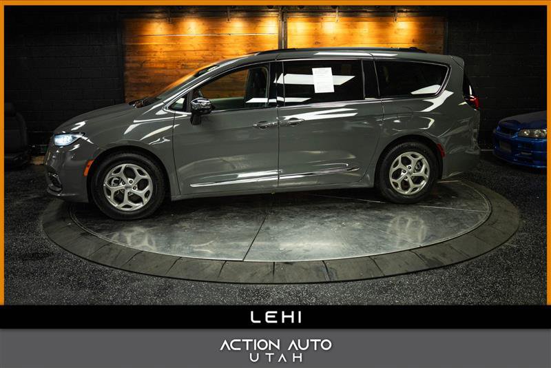 Used 2023 Chrysler Pacifica Limited video 1