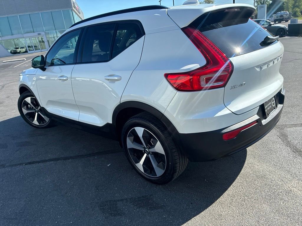 Used 2026 Volvo XC40 B5 Plus AWD/4WD image 6