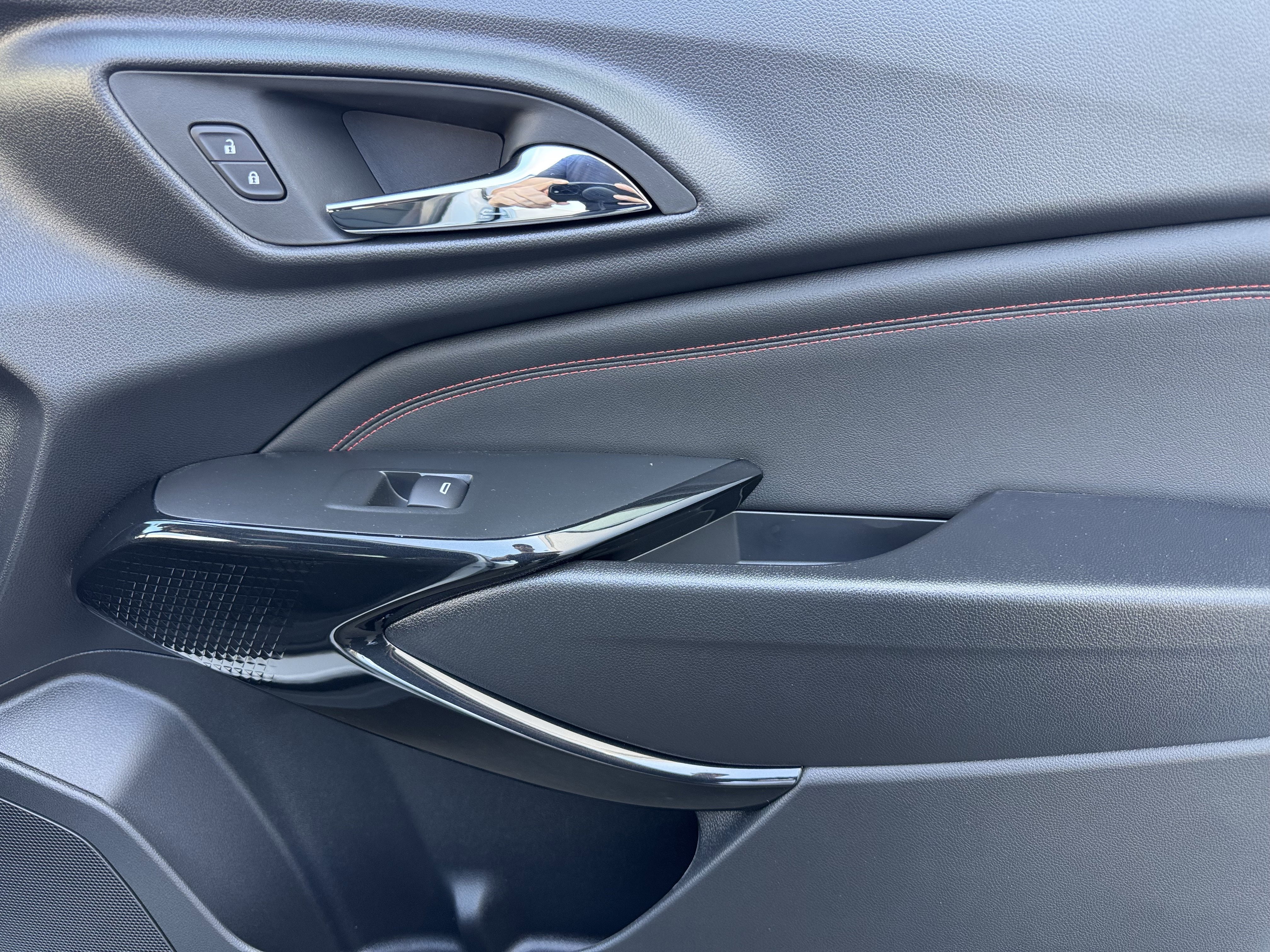 New 2026 Chevrolet Trax RS w/ Sunroof Package image 23