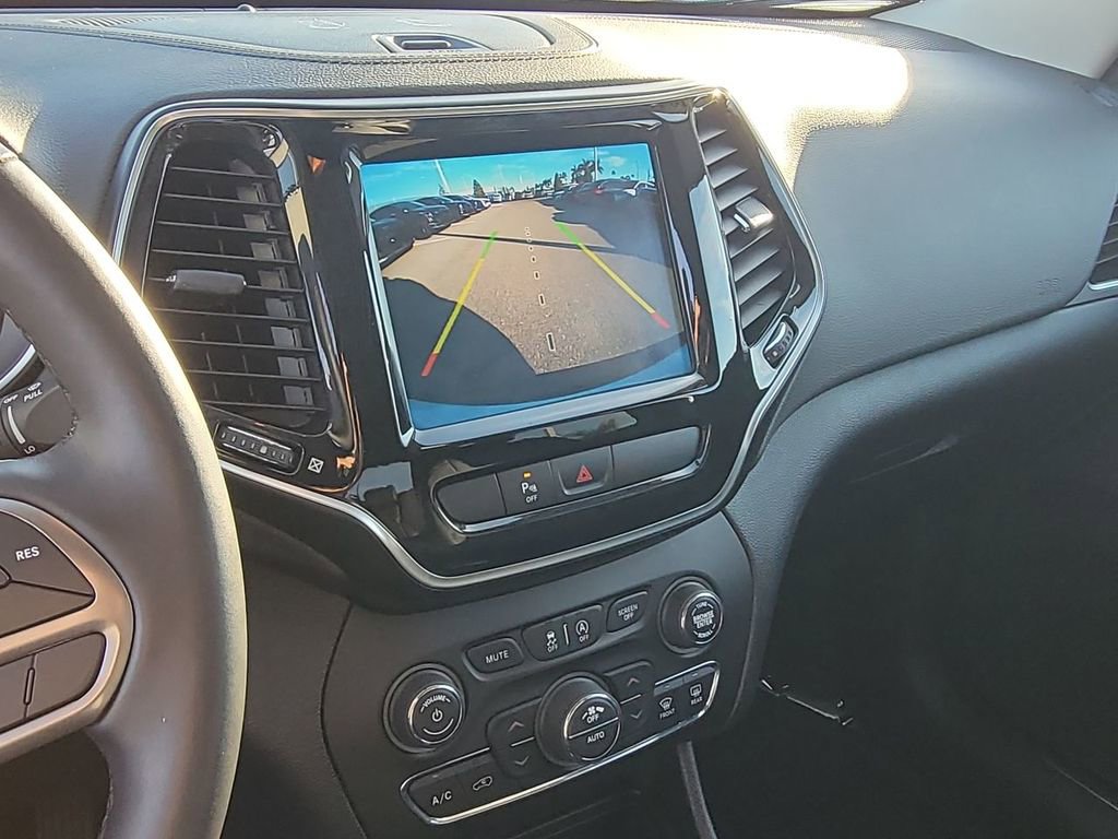 Used 2019 Jeep Cherokee Limited image 22