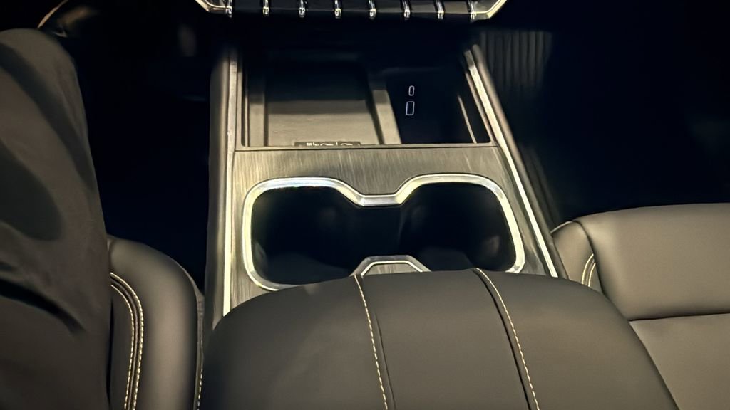 Used 2025 GMC Acadia Elevation w/ Elevation Premium Package image 28