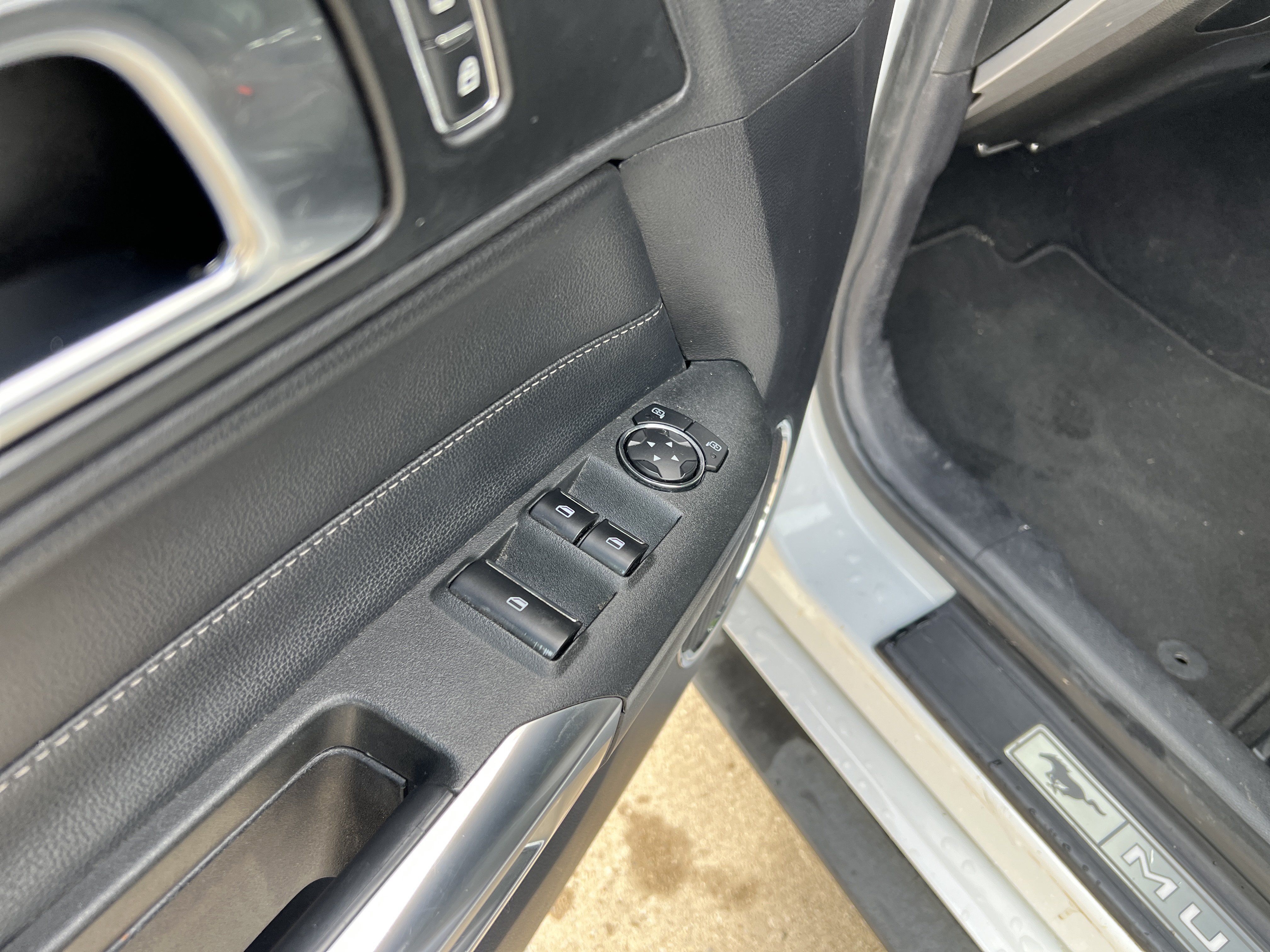 Used 2019 Ford Mustang GT Premium RWD image 13