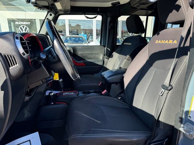 Used 2015 Jeep Wrangler Unlimited Sahara w/ Connectivity Group image 11