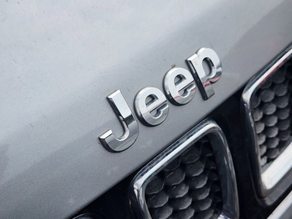 Used 2019 Jeep Compass Latitude w/ Cold Weather Group AWD/4WD image 11