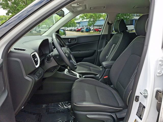 Used 2024 Hyundai Venue Limited FWD image 15