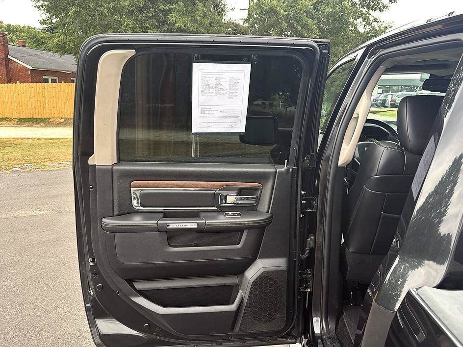 Used 2017 RAM 1500 Laramie w/ Convenience Group AWD/4WD image 31