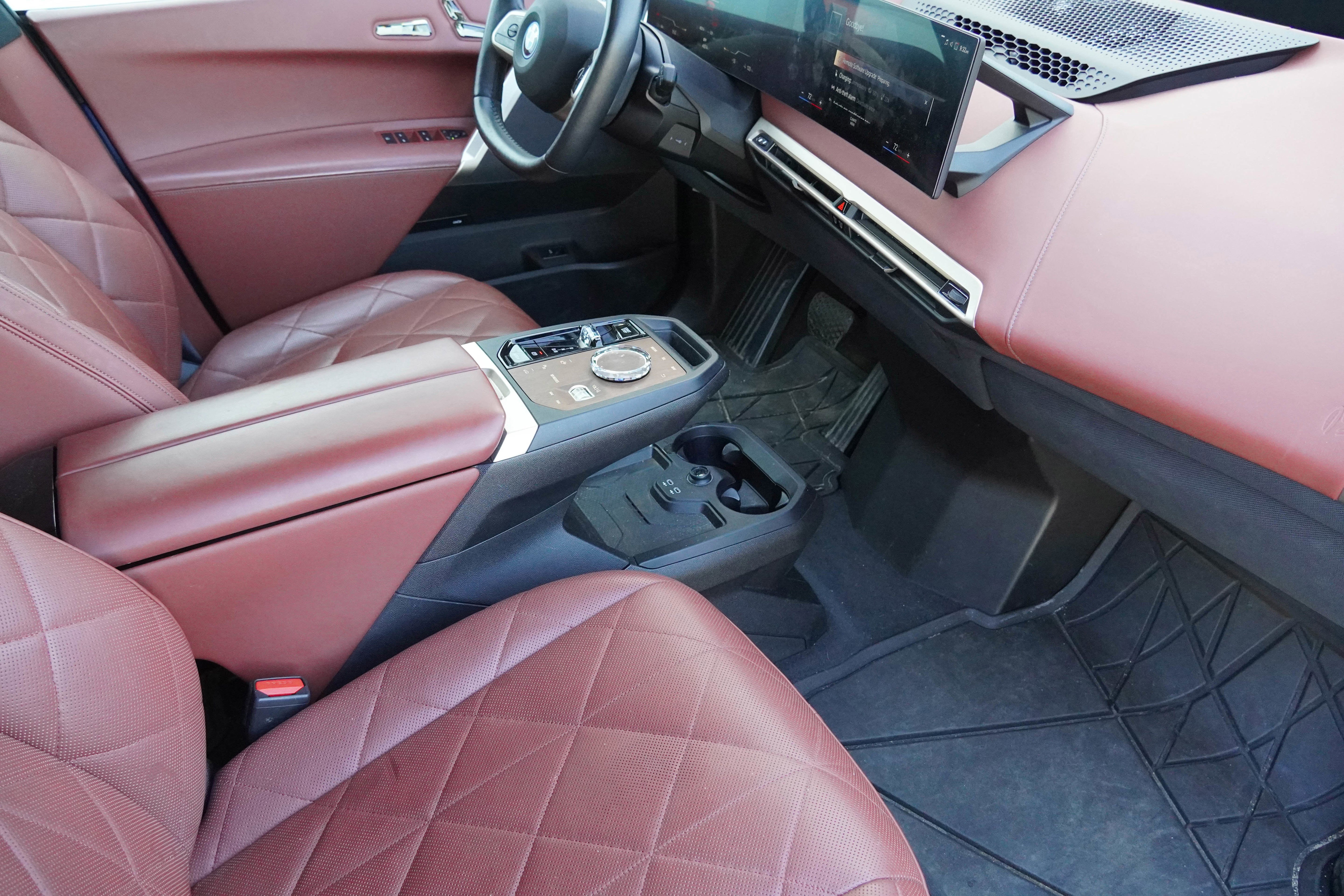 Certified 2023 BMW iX M60 w/ Executive Package AWD/4WD image 10