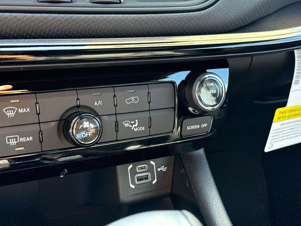 New 2026 Jeep Compass Latitude image 27