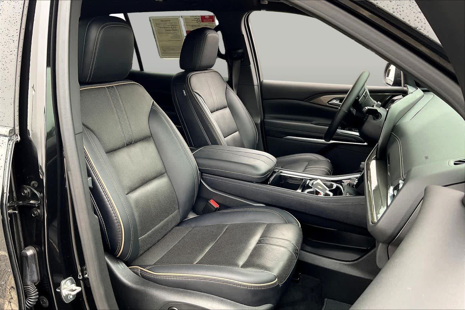 Used 2025 Chevrolet Traverse High Country w/ LPO, Floor Liner Package FWD image 17