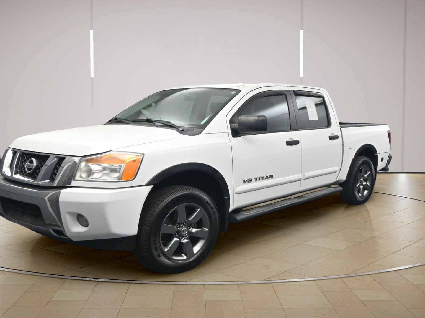 Used 2015 Nissan Titan SV w/ SV Value Truck Package RWD image 3