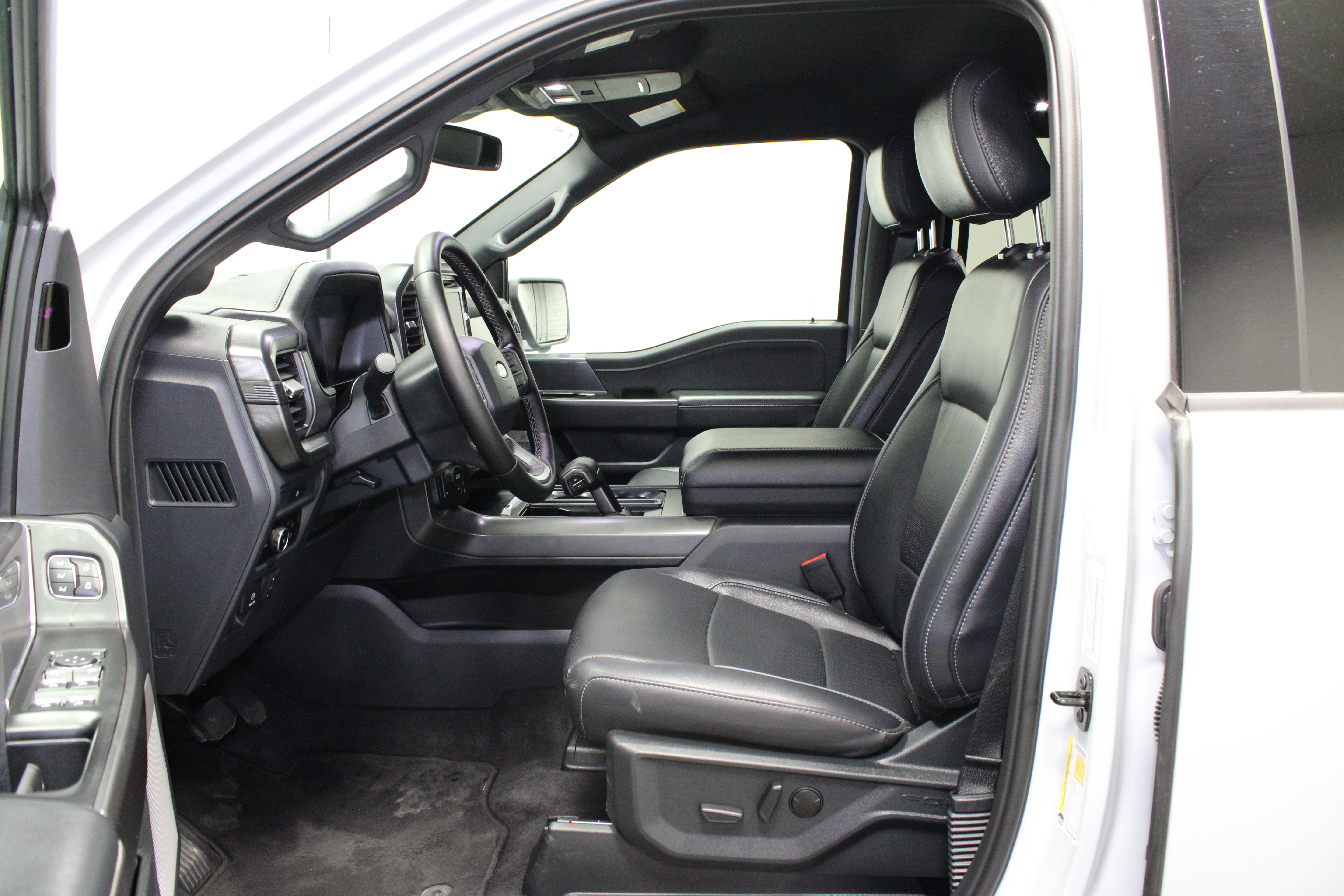 Used 2025 Ford F150 Lariat AWD/4WD image 19