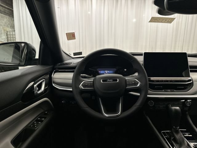 Used 2023 Jeep Compass Limited image 15