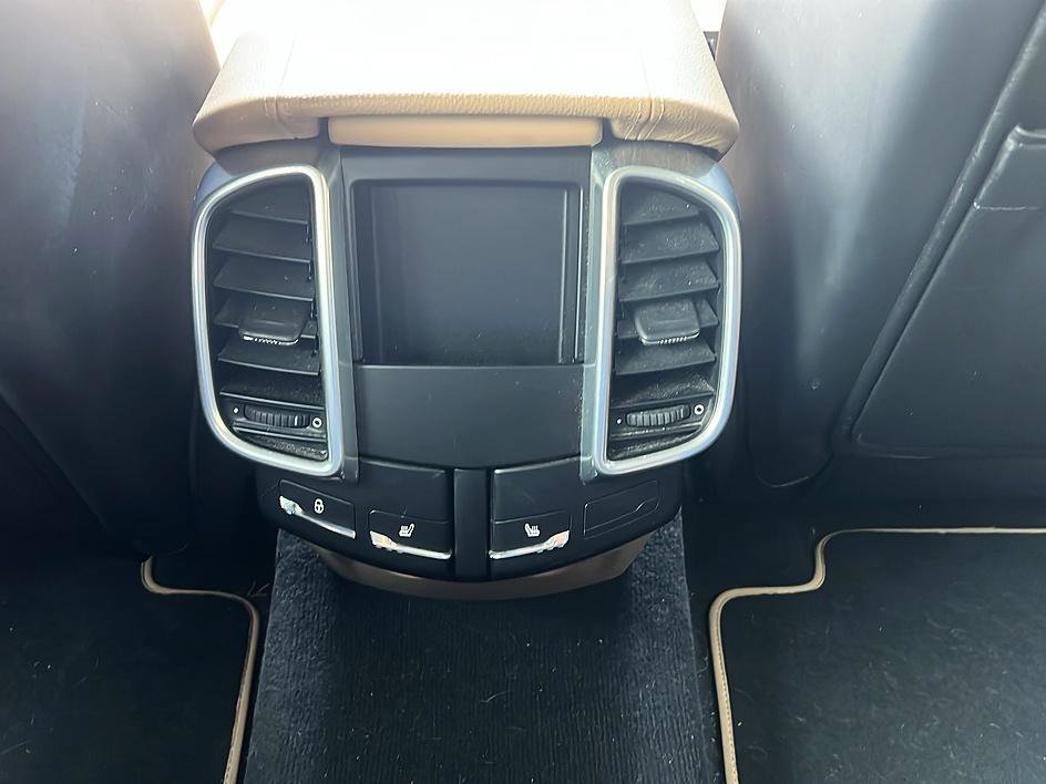 Used 2014 Porsche Cayenne Platinum Edition AWD/4WD image 28