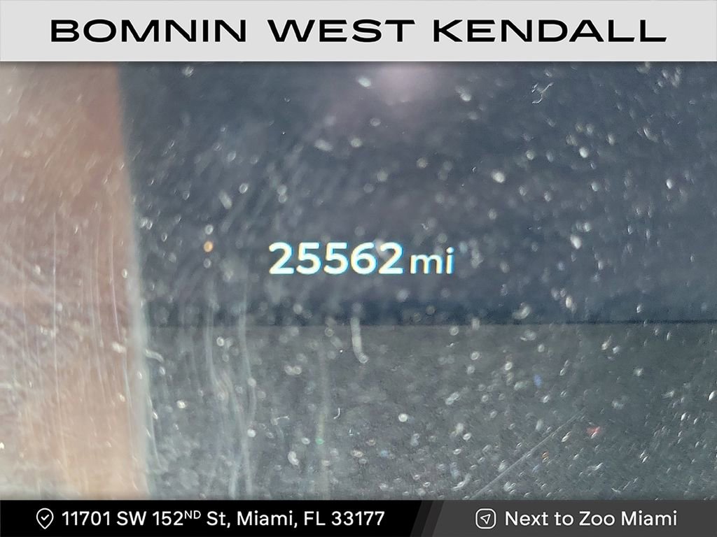 Used 2023 Toyota Highlander Limited image 14