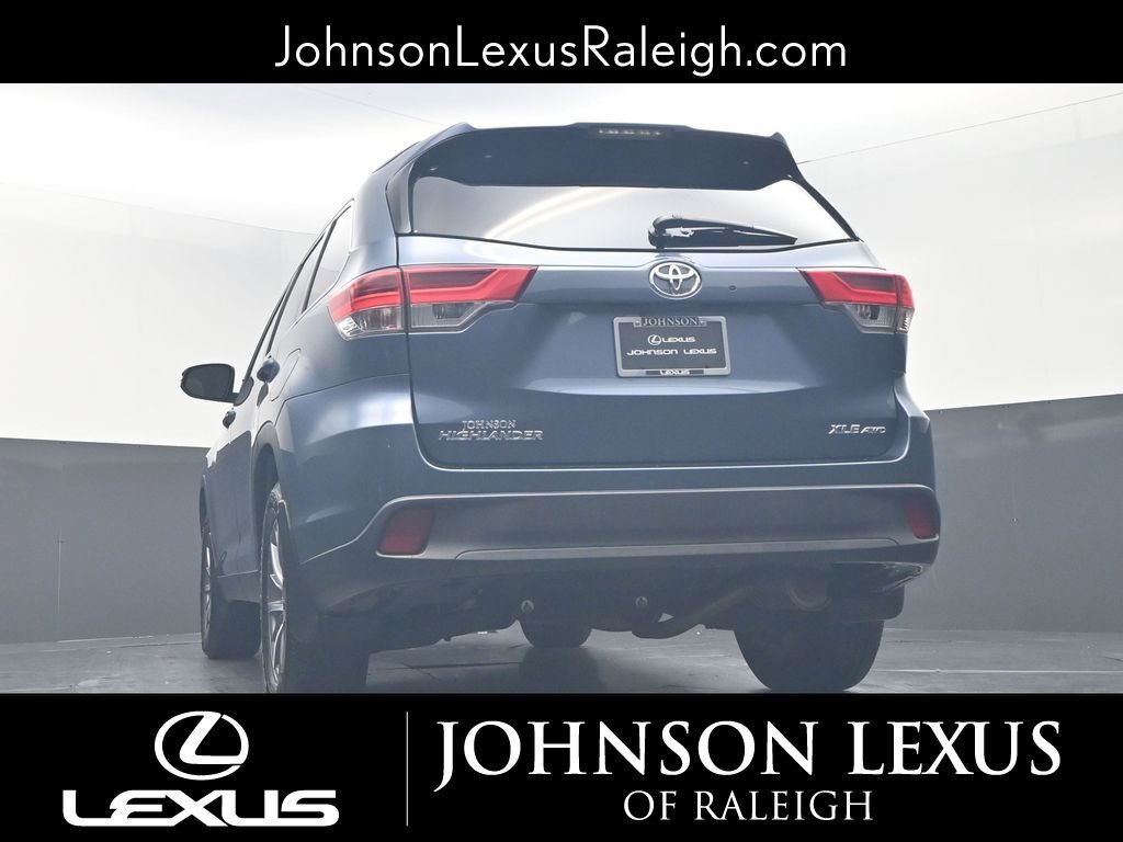 Used 2019 Toyota Highlander XLE image 18
