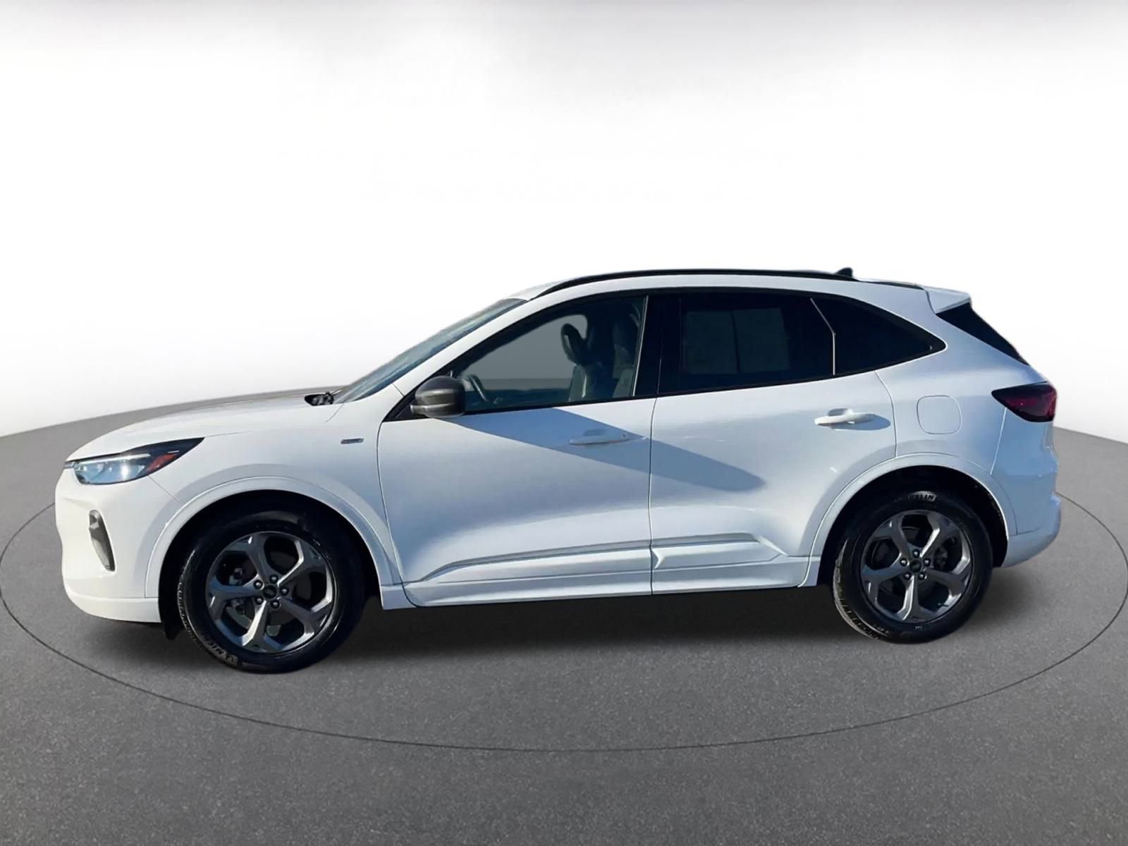 Used 2023 Ford Escape ST-Line image 9