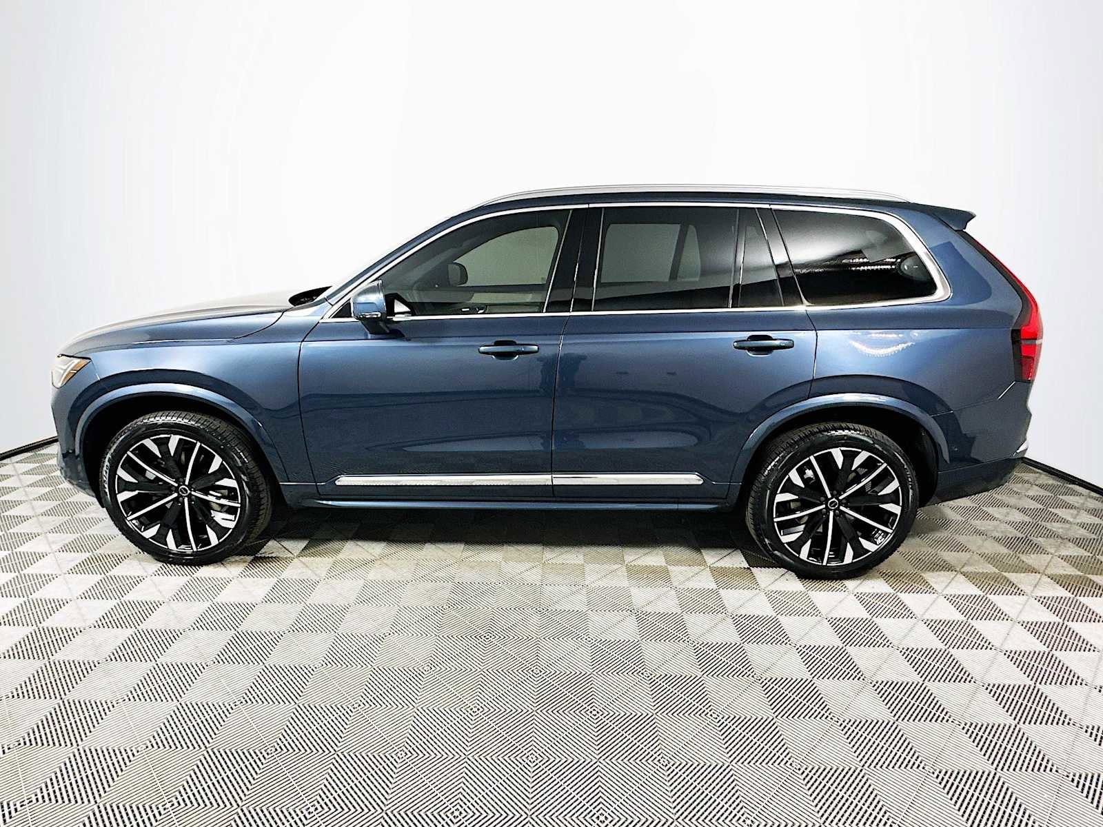 New 2026 Volvo XC90 B6 Plus w/ Protection Package Premier image 4
