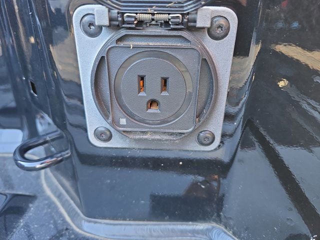 Used 2023 Chevrolet Silverado 1500 RST w/ Z71 Off-Road Package AWD/4WD image 22