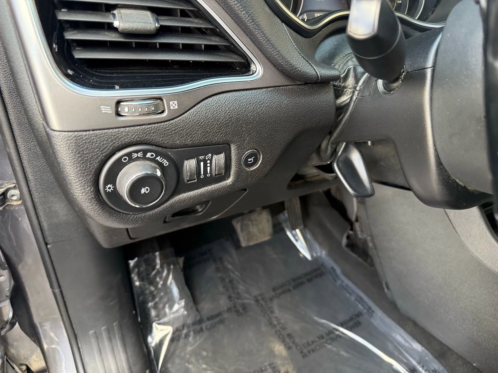 Used 2020 Jeep Cherokee Limited FWD image 11