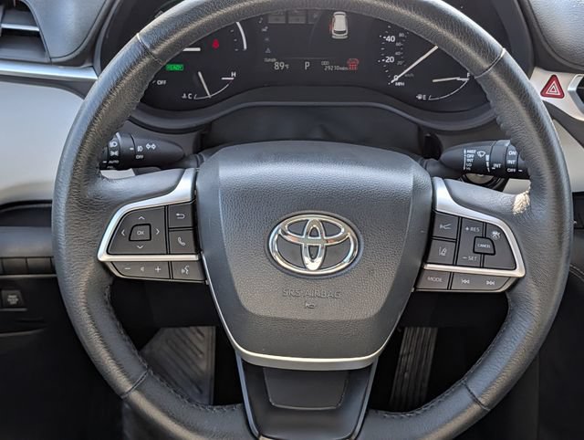 Used 2025 Toyota Sienna XLE FWD image 13
