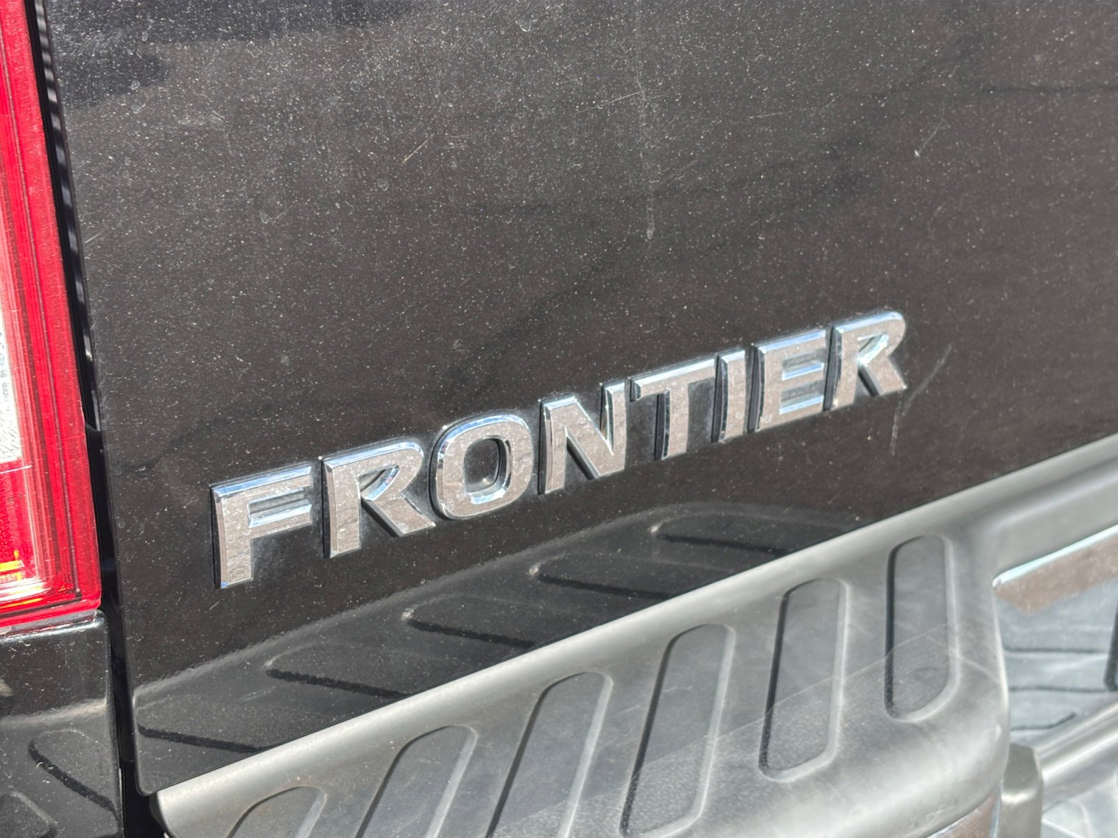 Used 2016 Nissan Frontier SV image 23