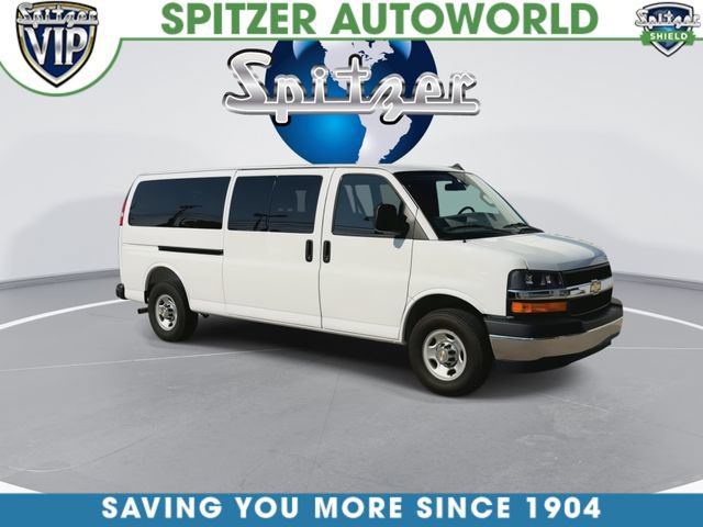 Used 2025 Chevrolet Express 3500 LT w/ LT Preferred Equipment Group RWD image 3