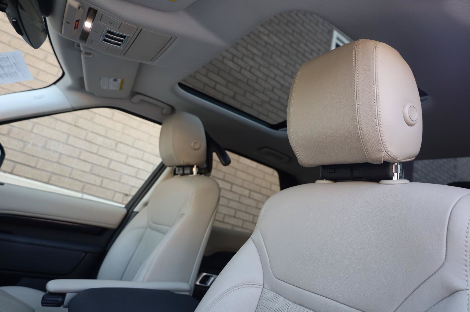Used 2019 Land Rover Discovery SE AWD/4WD image 20