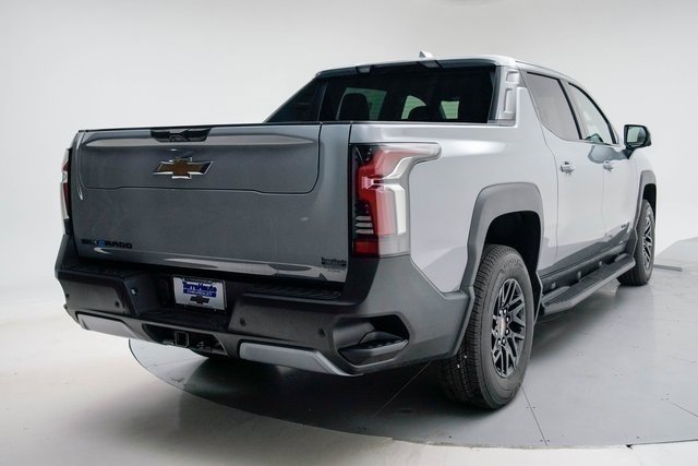 New 2025 Chevrolet Silverado EV LT image 6