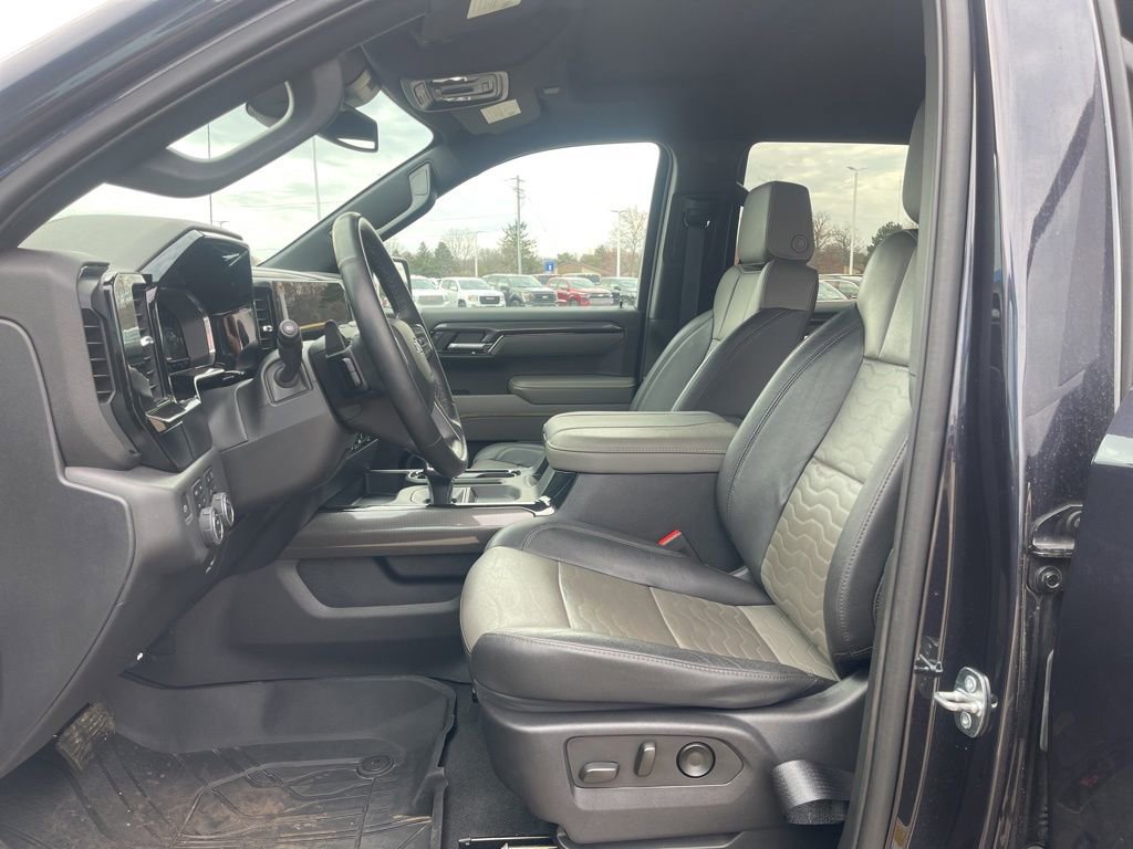 Used 2023 Chevrolet Silverado 1500 ZR2 image 13