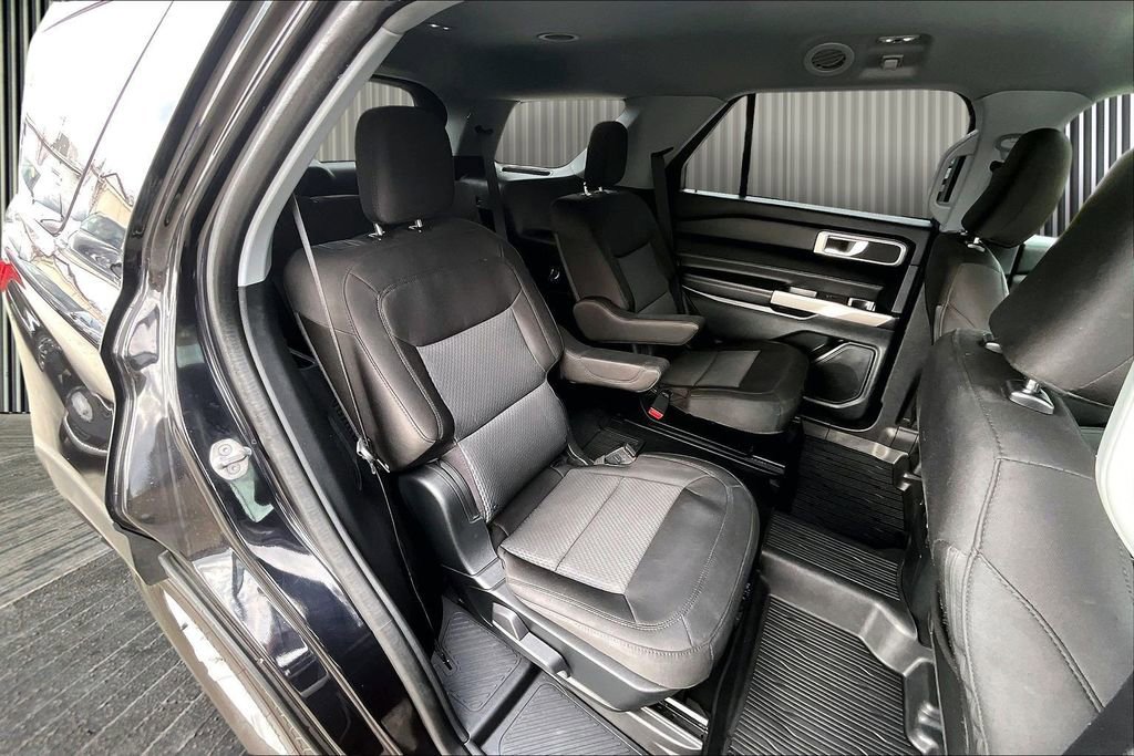 Used 2022 Ford Explorer XLT image 28