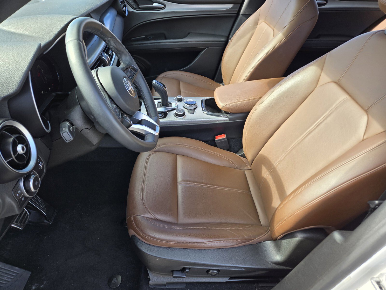 Used 2024 Alfa Romeo Stelvio Ti image 10