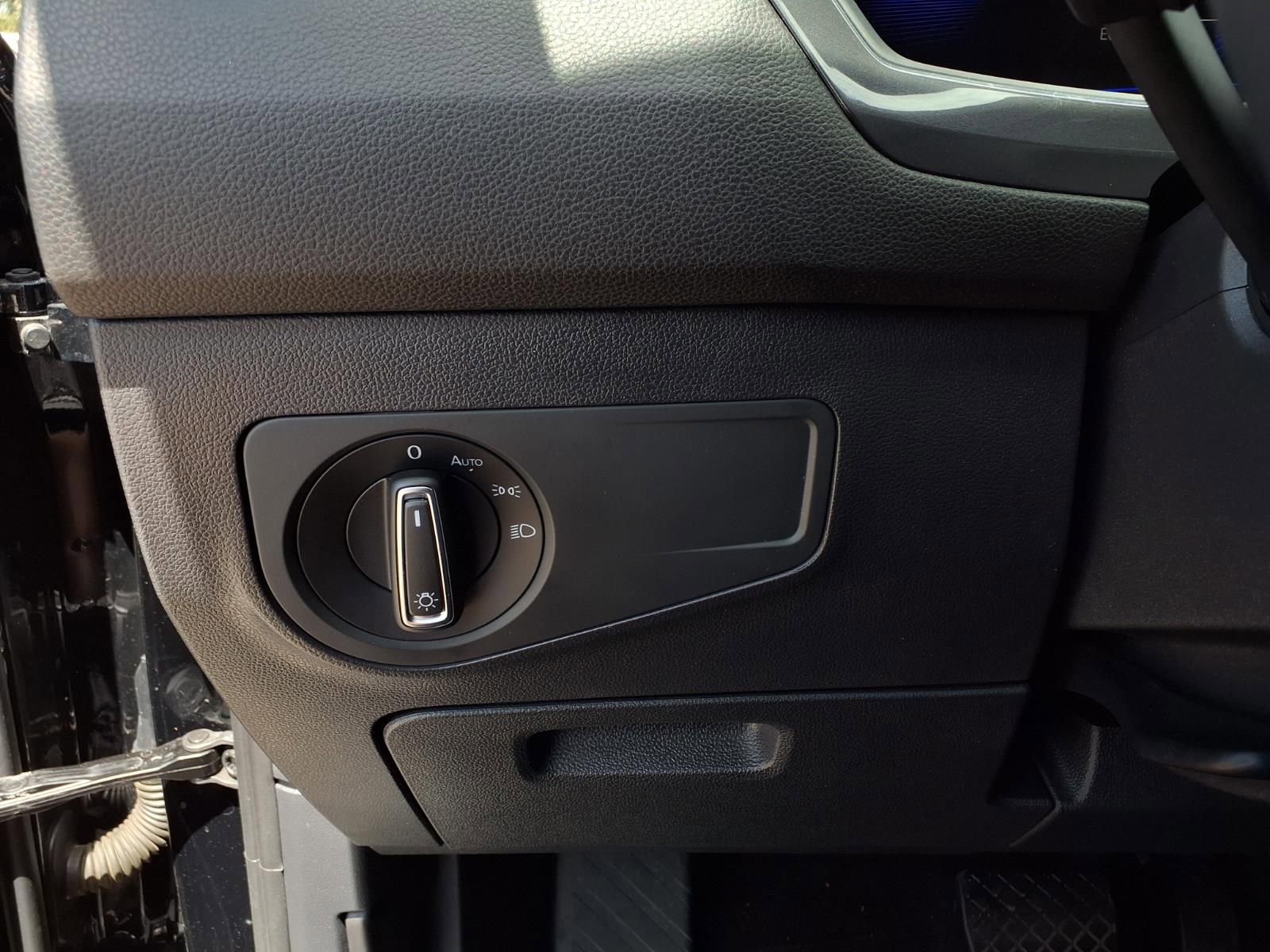 Certified 2023 Volkswagen Tiguan SE FWD image 16
