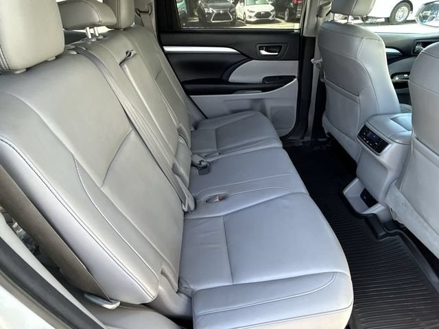 Used 2017 Toyota Highlander XLE AWD/4WD image 14