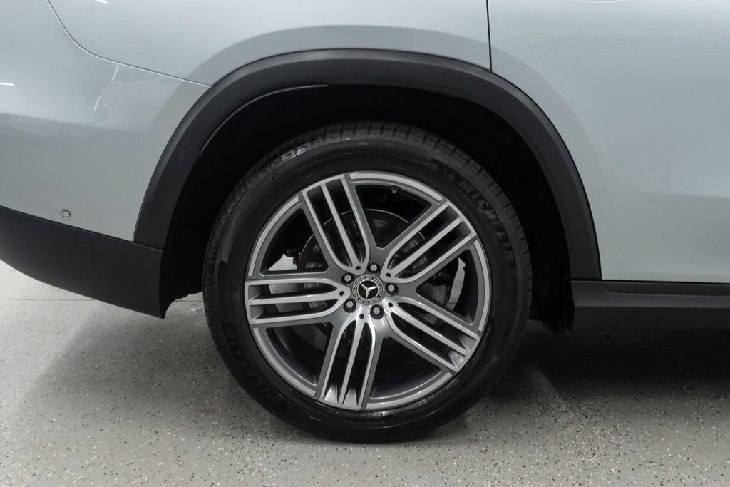 Used 2025 Mercedes-Benz GLS 450 4MATIC image 45