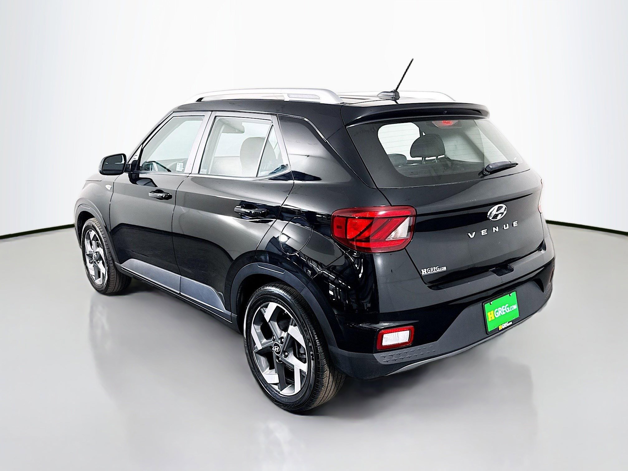Used 2024 Hyundai Venue SEL FWD image 7