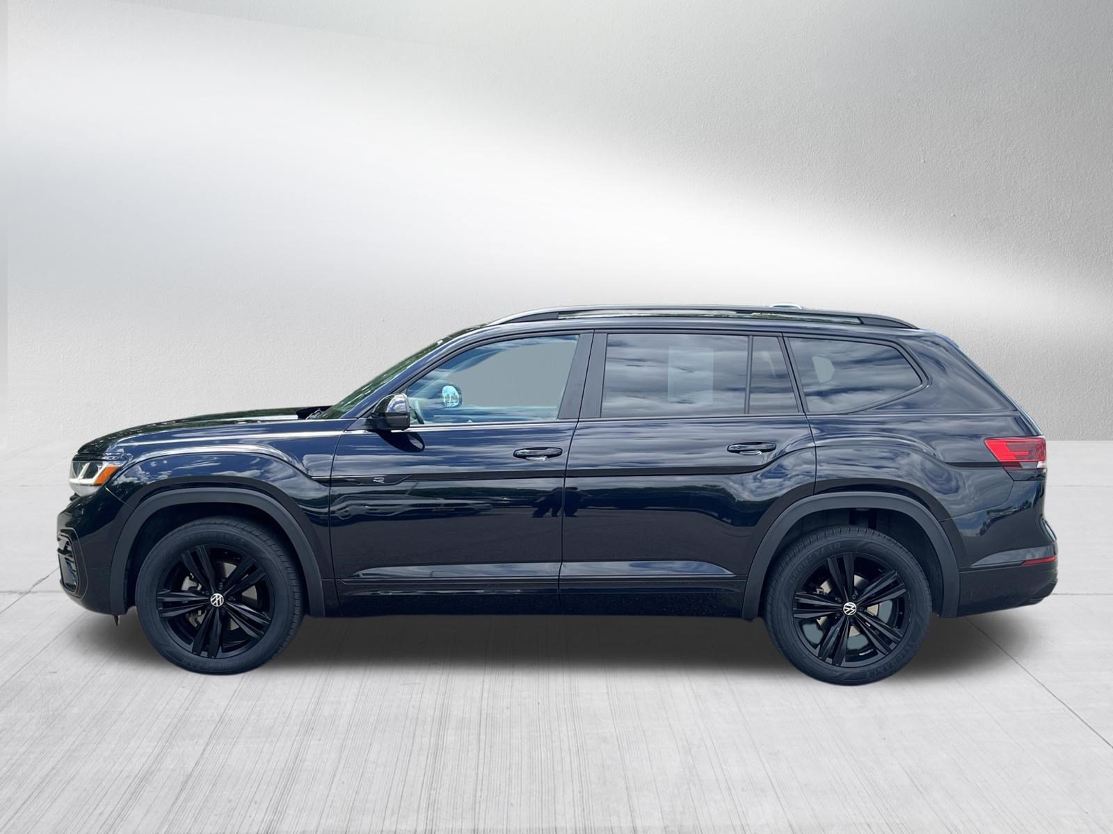 Certified 2023 Volkswagen Atlas SEL R-Line AWD/4WD image 4
