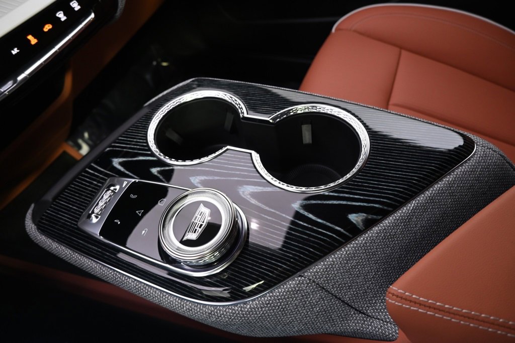 New 2026 Cadillac Optiq Sport 2 image 31