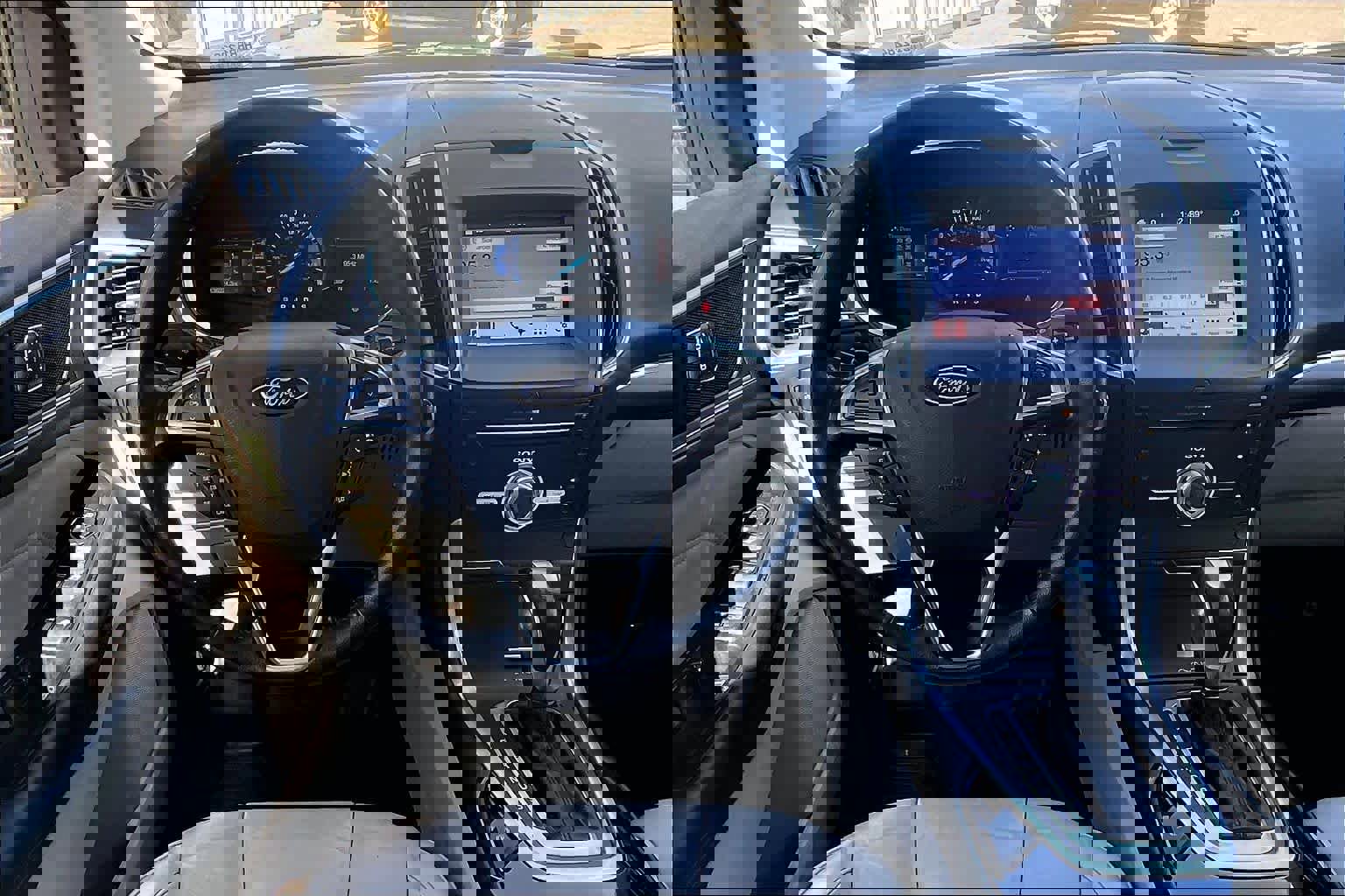 Used 2017 Ford Edge Titanium w/ Technology Package image 5