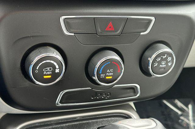 Used 2017 Jeep Compass Latitude FWD image 20