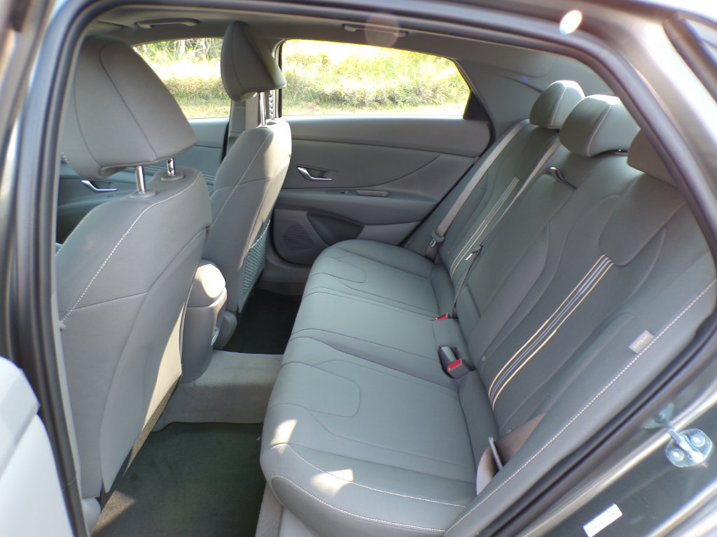 New 2026 Hyundai Elantra SEL Sport Premium FWD image 17