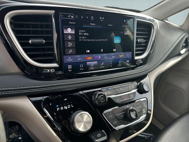 Used 2024 Chrysler Pacifica Limited FWD image 21