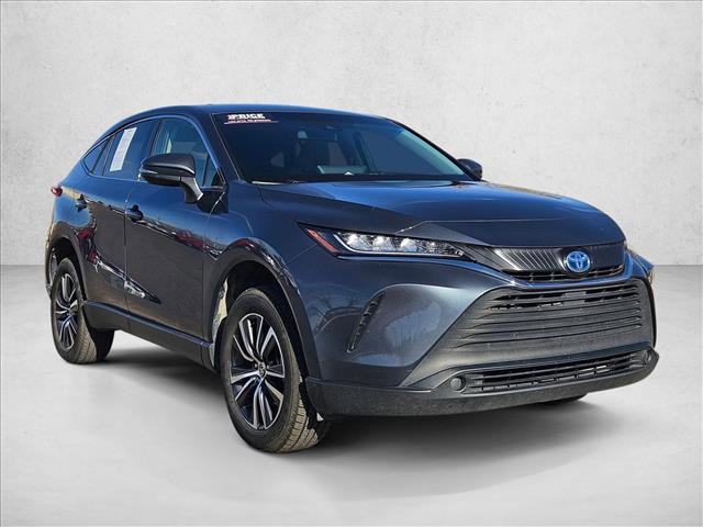 Used 2022 Toyota Venza LE image 2