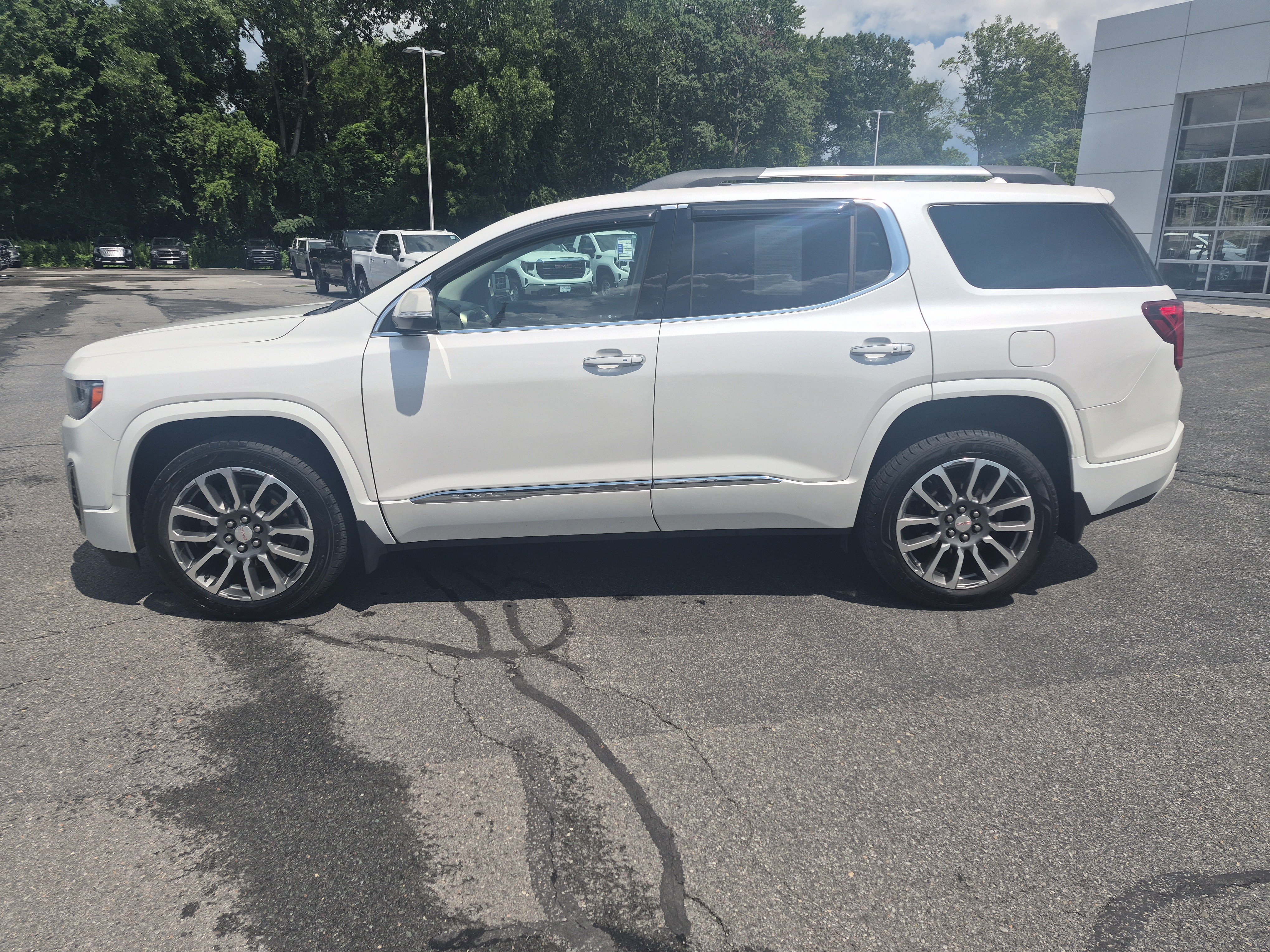 Certified 2022 GMC Acadia Denali AWD/4WD image 2