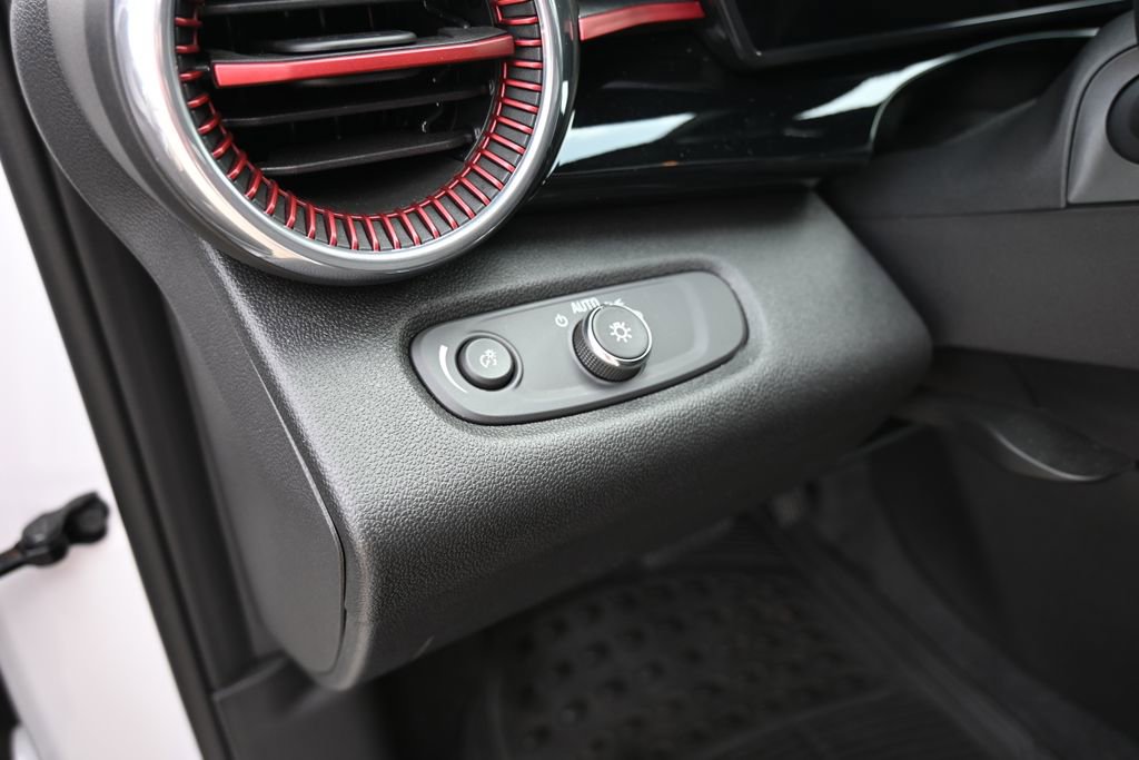 Used 2025 Chevrolet Trax RS w/ Driver Confidence Package image 13