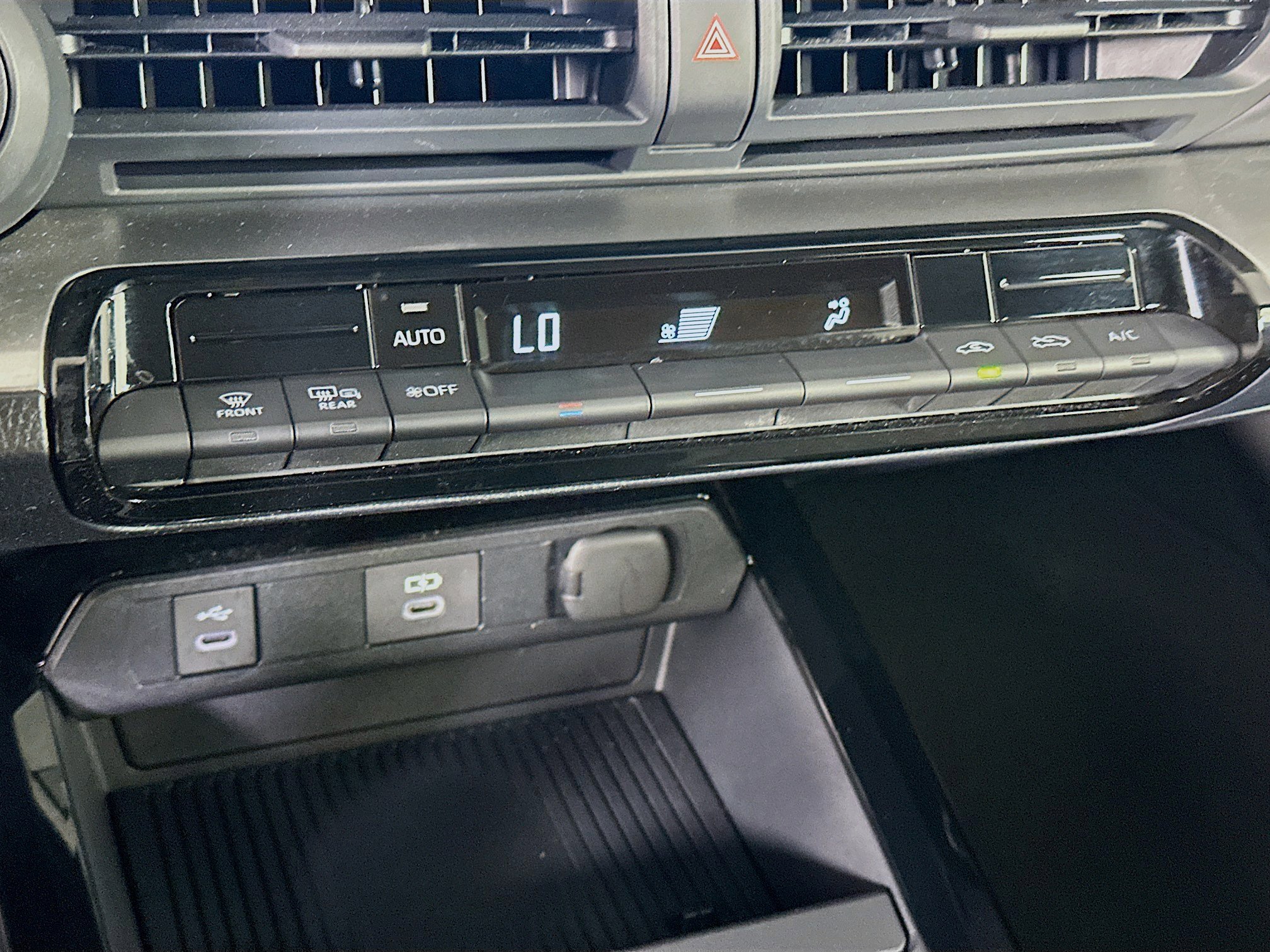 Used 2025 Toyota Prius LE FWD image 23