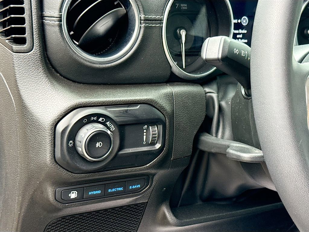 Used 2023 Jeep Wrangler Unlimited Sahara image 11