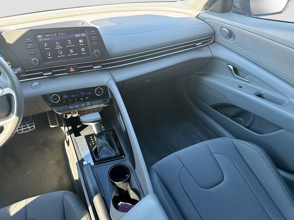Used 2025 Hyundai Elantra Sport image 28
