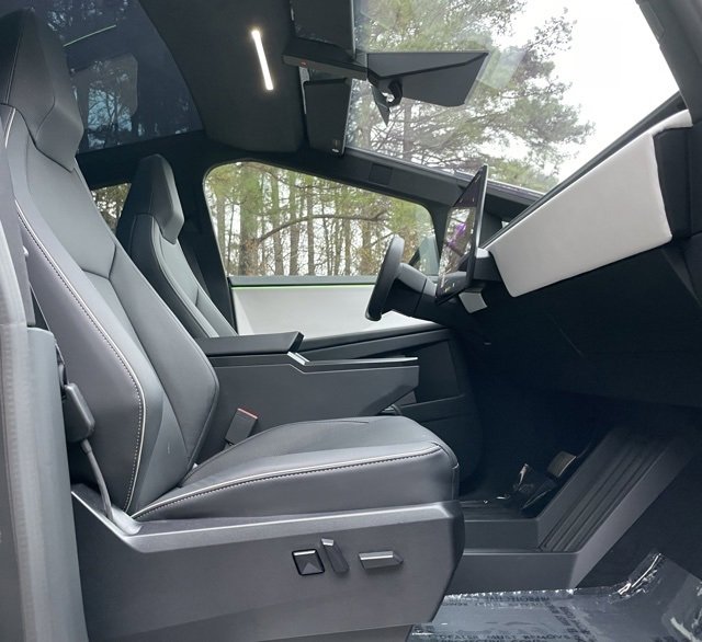 Used 2024 Tesla Cybertruck AWD Crew Cab image 20