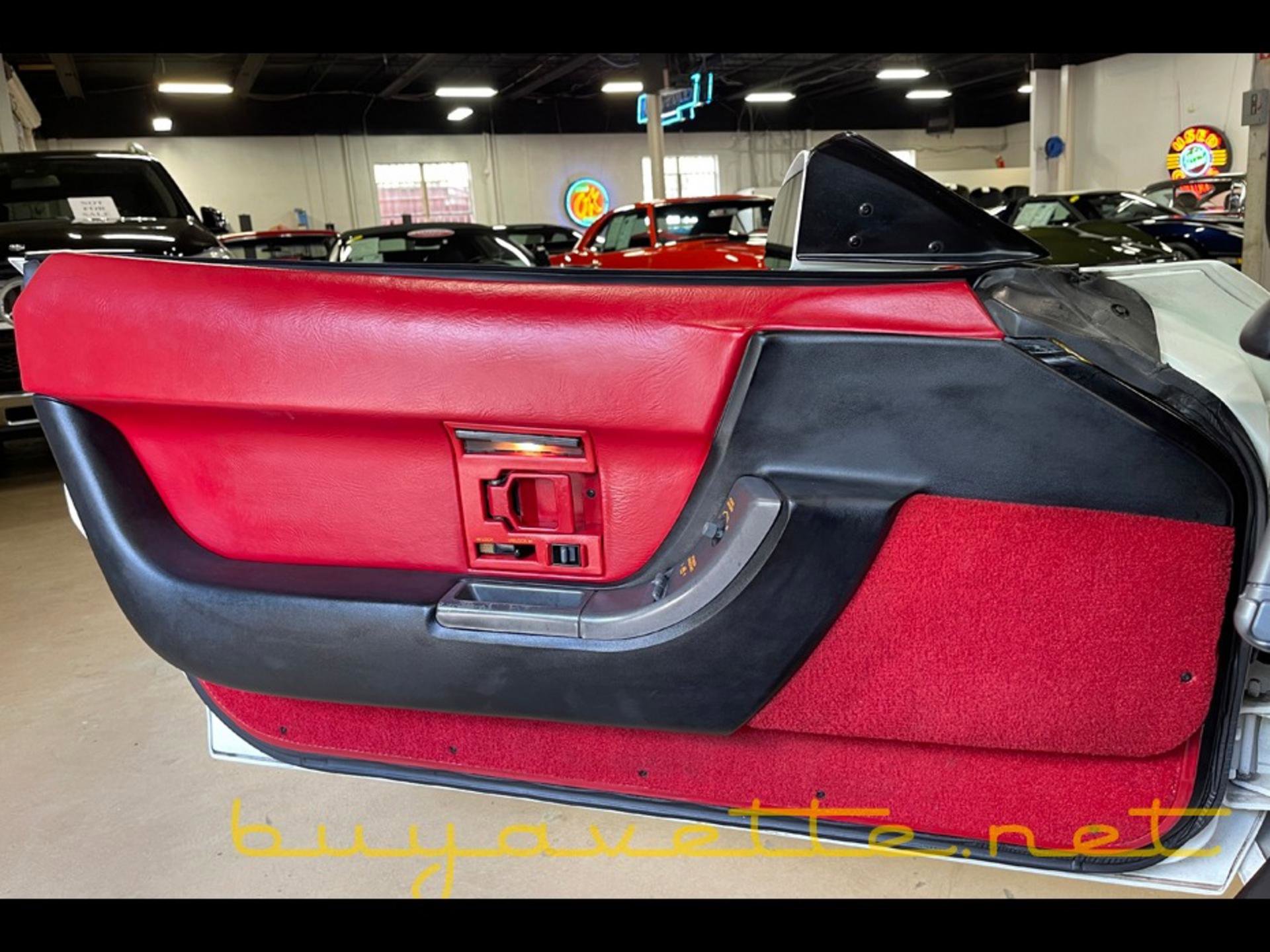 Used 1991 Chevrolet Corvette Convertible RWD image 24