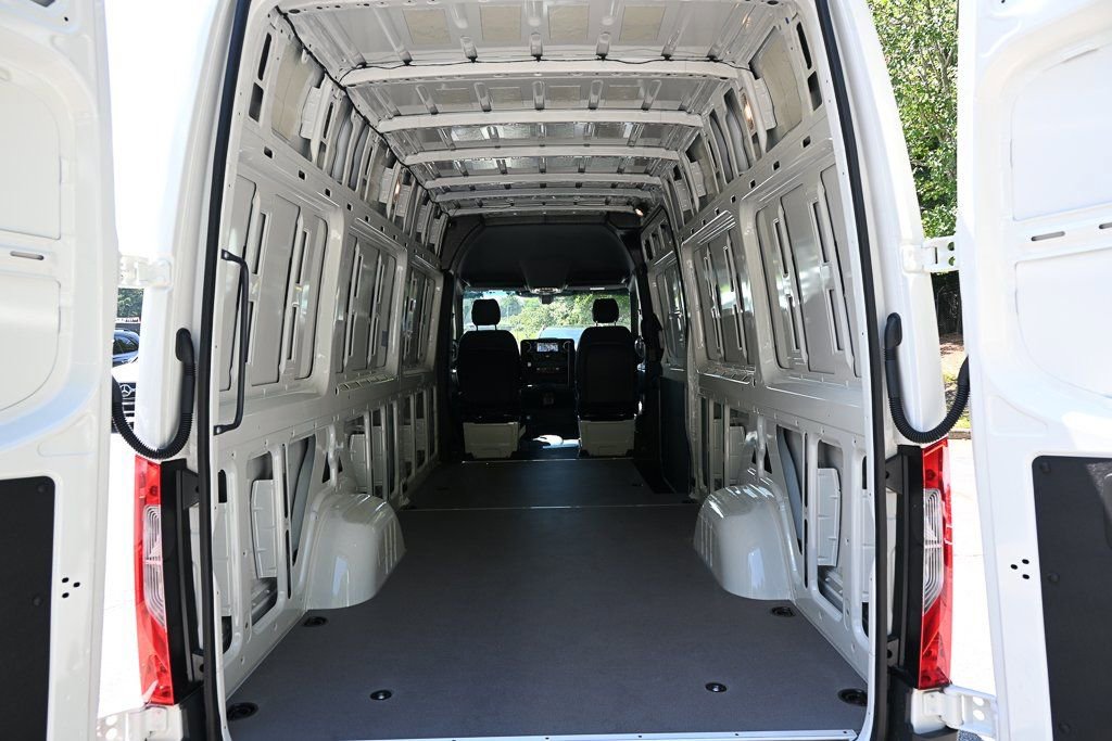 Used 2025 Mercedes-Benz Sprinter 2500 image 31